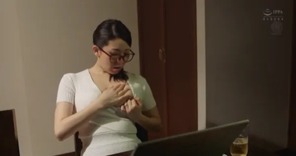 phim sex loan luan ba gia Cậu nhân viên bị kẹt trong thang máy cùng sếp nữ