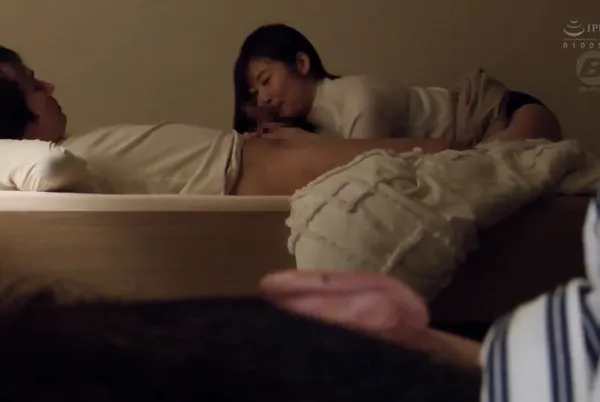 xxx tây Thằng bạn để bồ nó đang nứng lồn rồi đi ngủ và cái kết