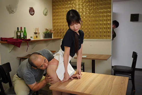 sex gái xinh rên Em nhân viên vì tiền mà chấp nhận yêu cầu biến thái của gã quản lý